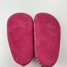 Load image into Gallery viewer, Girls Minne Tonka, pink suede baby shoes, size 1-2, EUC, size 00-0,  