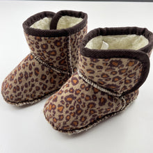 Load image into Gallery viewer, Girls leopard print, toddler slippers, size 5, GUC, size 0-1,  