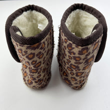 Load image into Gallery viewer, Girls leopard print, toddler slippers, size 5, GUC, size 0-1,  