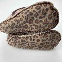 Load image into Gallery viewer, Girls leopard print, toddler slippers, size 5, GUC, size 0-1,  