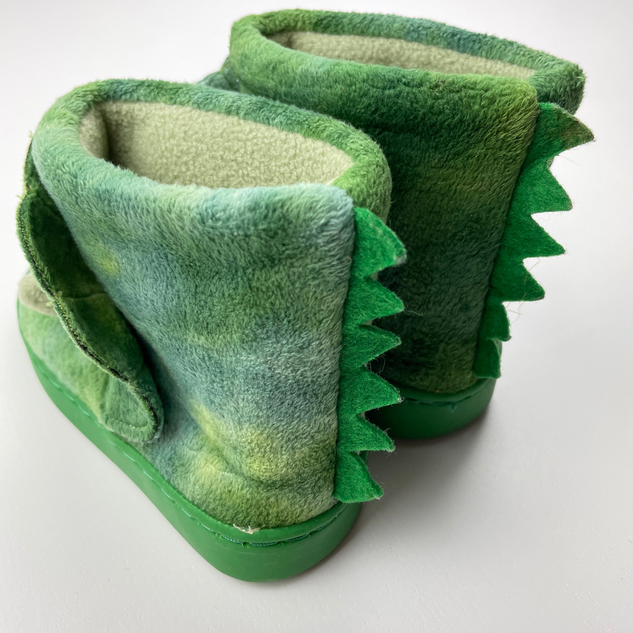 Green deals dinosaur slippers