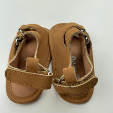Load image into Gallery viewer, unisex Seed, cotton lined sandals, size 3-6 months, EUC, size 00,  