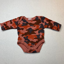 Load image into Gallery viewer, unisex Baby Berry, camo print cotton bodysuit / romper, GUC, size 0000,  