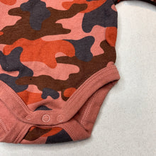 Load image into Gallery viewer, unisex Baby Berry, camo print cotton bodysuit / romper, GUC, size 0000,  