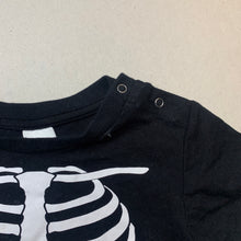 Load image into Gallery viewer, unisex Baby Berry, cotton Halloween t-shirt / top, EUC, size 1,  