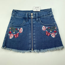 Load image into Gallery viewer, Girls H&amp;T, embroidered stretch denim skirt, elasticated, L: 23cm, NEW, size 3,  