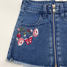 Load image into Gallery viewer, Girls H&amp;T, embroidered stretch denim skirt, elasticated, L: 23cm, NEW, size 3,  