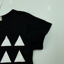 Load image into Gallery viewer, Boys YiPeiBan, black &amp; white t-shirt / top, NEW, size 0,  