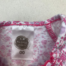 Load image into Gallery viewer, Girls Tiny Little Wonders, floral cotton top, GUC, size 00,  