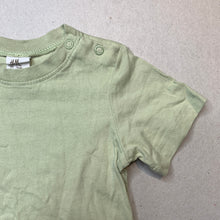 Load image into Gallery viewer, Boys H&amp;M, green cotton t-shirt / top, EUC, size 0,  
