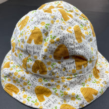 Load image into Gallery viewer, unisex reversible, cotton bucket hat, bees, EUC, size 000,  