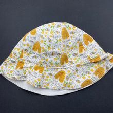 Load image into Gallery viewer, unisex reversible, cotton bucket hat, bees, EUC, size 000,  