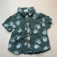 Load image into Gallery viewer, Boys Gem Look, crinkle cotton short sleeve shirt, turtles, GUC, size 0,  