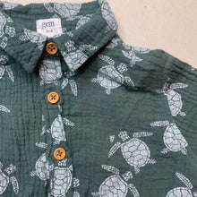 Load image into Gallery viewer, Boys Gem Look, crinkle cotton short sleeve shirt, turtles, GUC, size 0,  