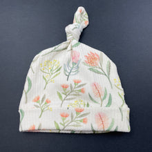 Load image into Gallery viewer, Girls Wilson &amp; Frenchy, ribbed floral organic cotton blend hat, EUC, size 0000,  